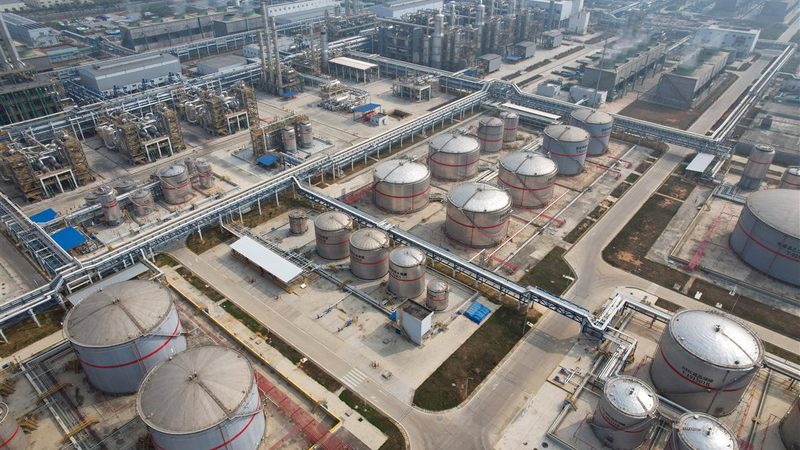 化工原料价格波动：揭秘影响报价的关键因素**